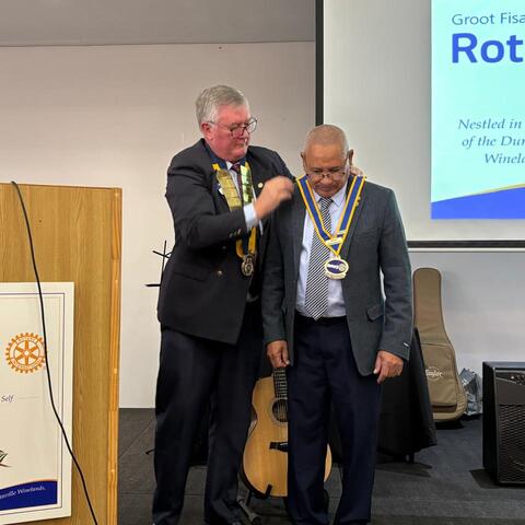 President Chain being put on 